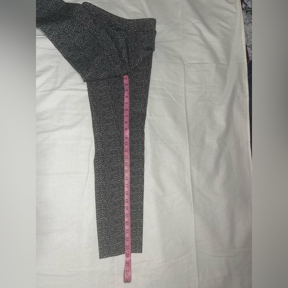 Talbots Black and White Rice Print Chatham Ankle Pants in size 4P - Picture 8 of 9